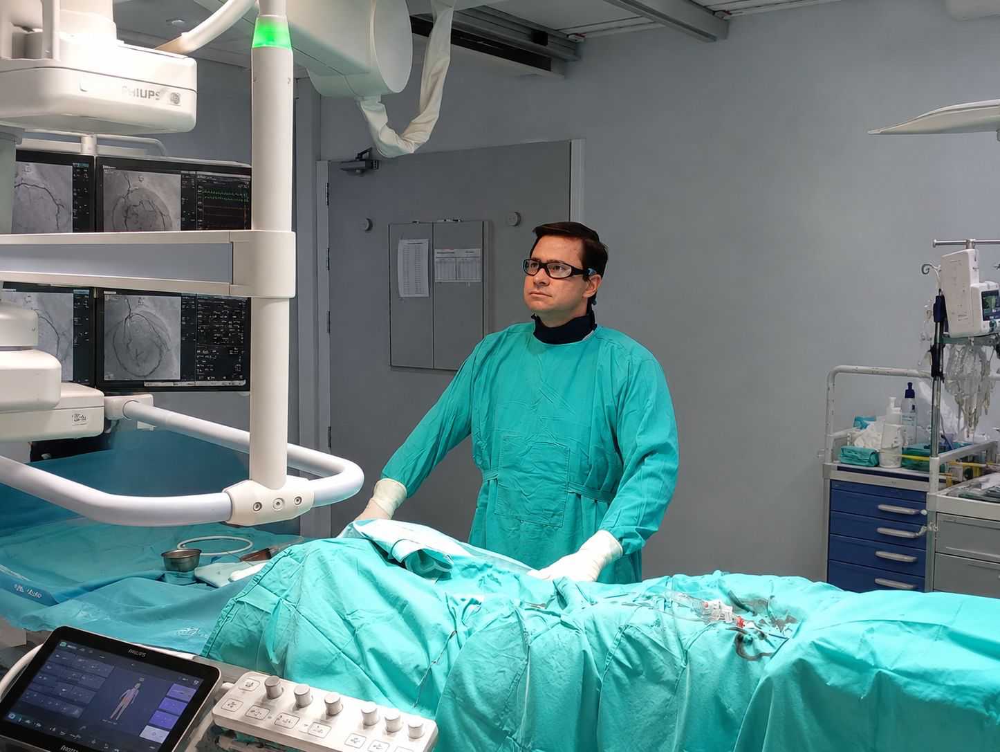 Cateterismo cardíaco - Dr. Walter Herrera, Cardiólogo Intervencionista en San Salvador, en sala de hemodinamia
